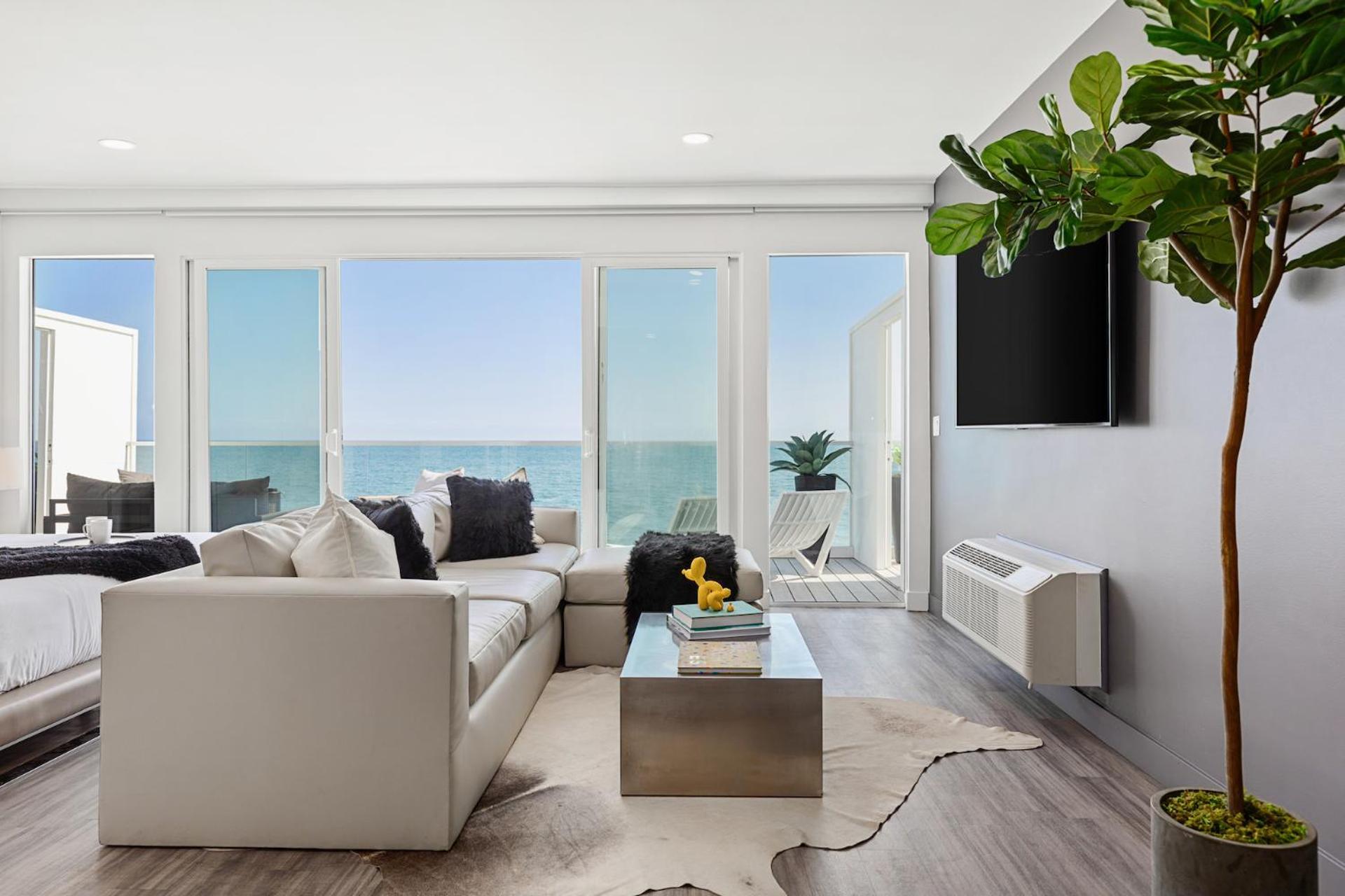 The Malibu 5 - No. 4 - Beachfront Studio W Pvt Balcony Parking Beach Access Apartment Exterior photo